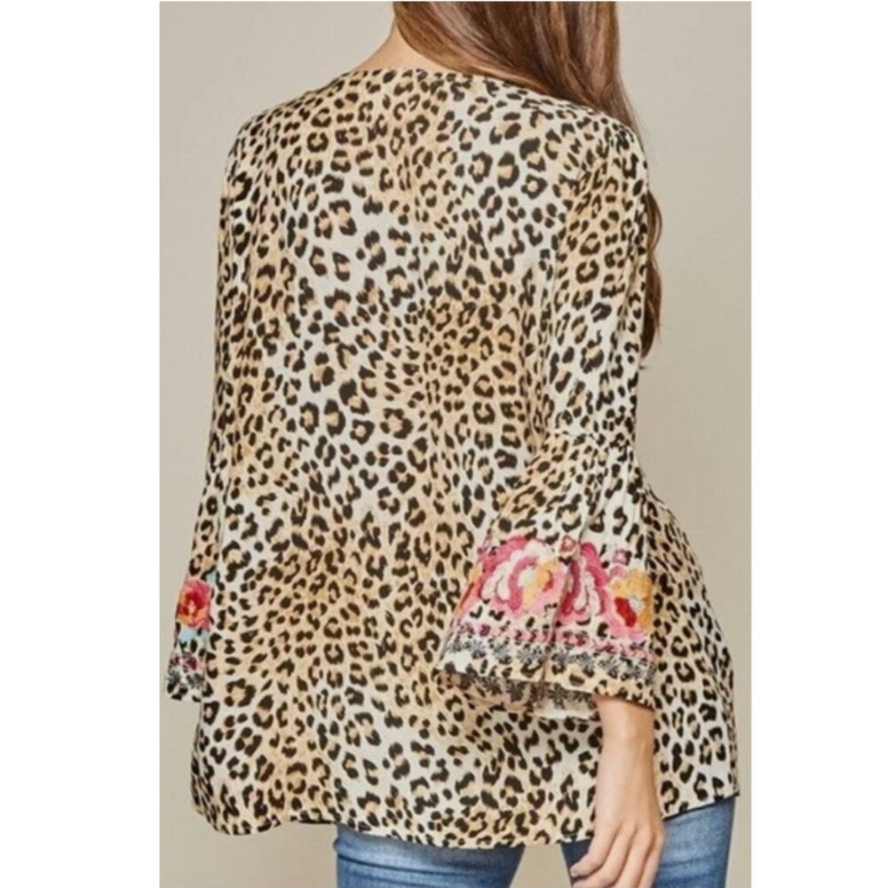 Savanna Jane Floral Embroidered Leopard Print Top - Multi colored size M - Picture 3 of 13